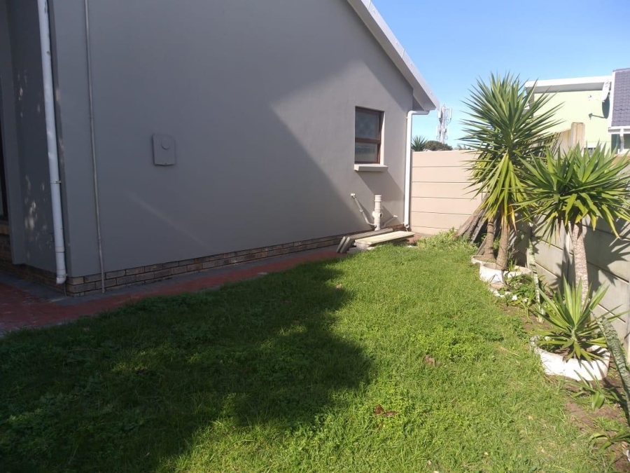 To Let 3 Bedroom Property for Rent in Heiderand Western Cape